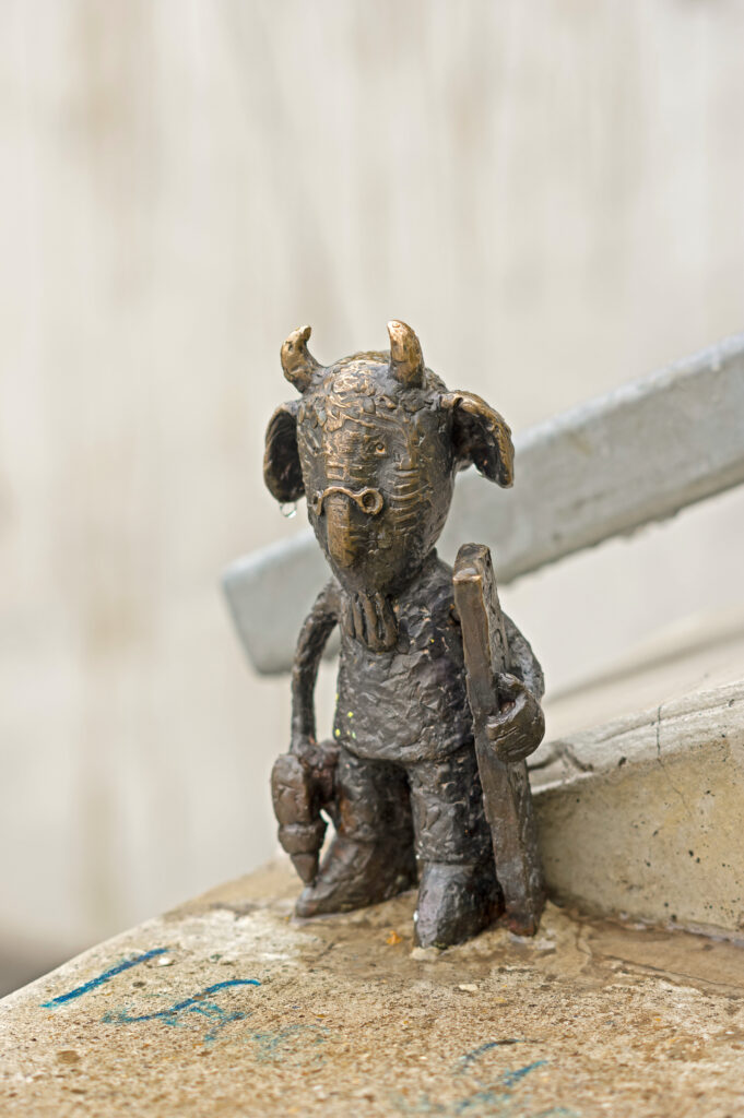 5 Perc Angol: Magyarország - Kolodko Mini Sculptures 4