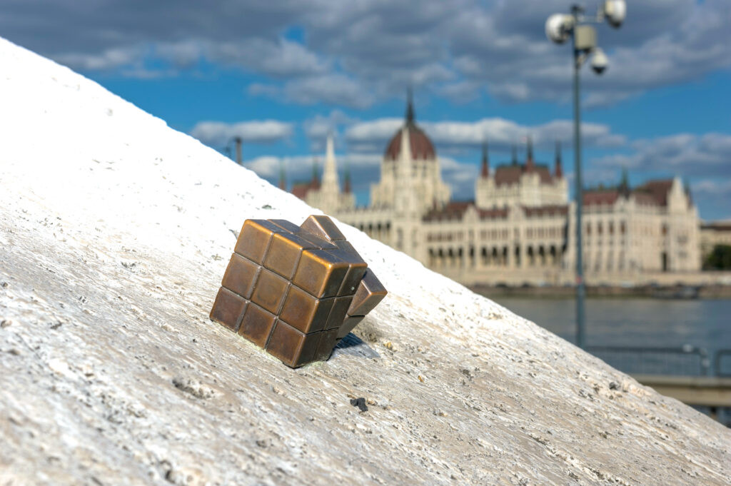 5 Perc Angol: Magyarország - Kolodko Mini Sculptures 3