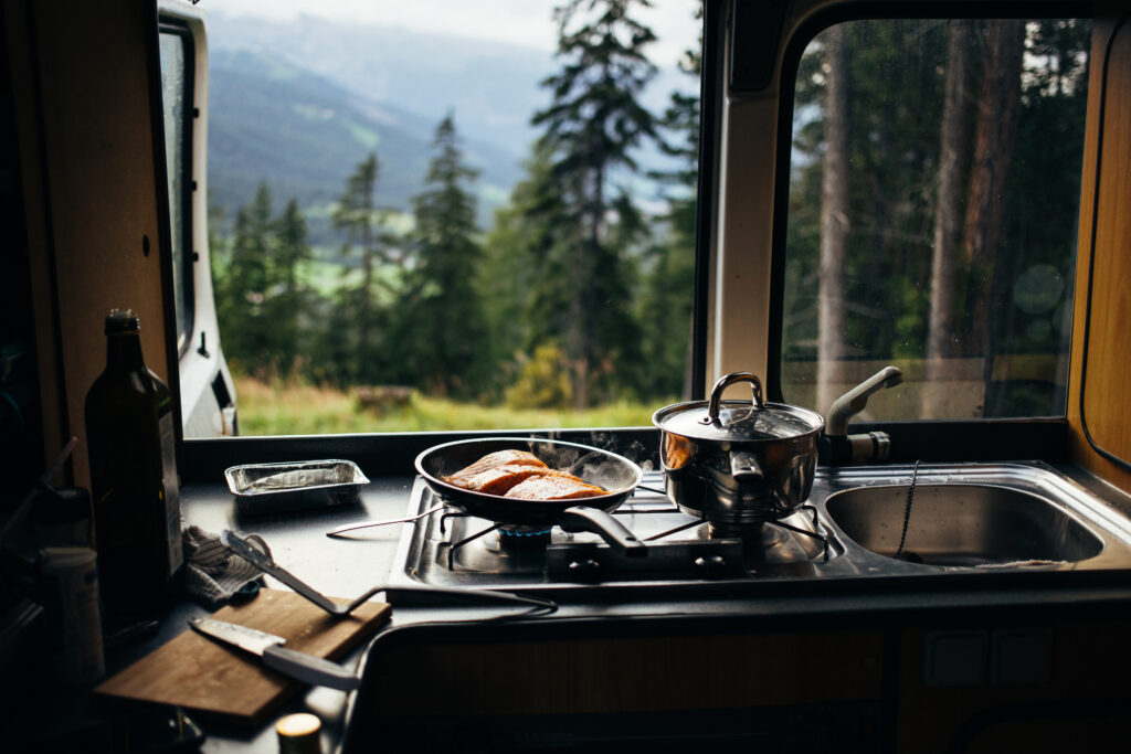 VAN LIFE - Élet 4 keréken - Lakókocsi előnyei és hátrányai 1