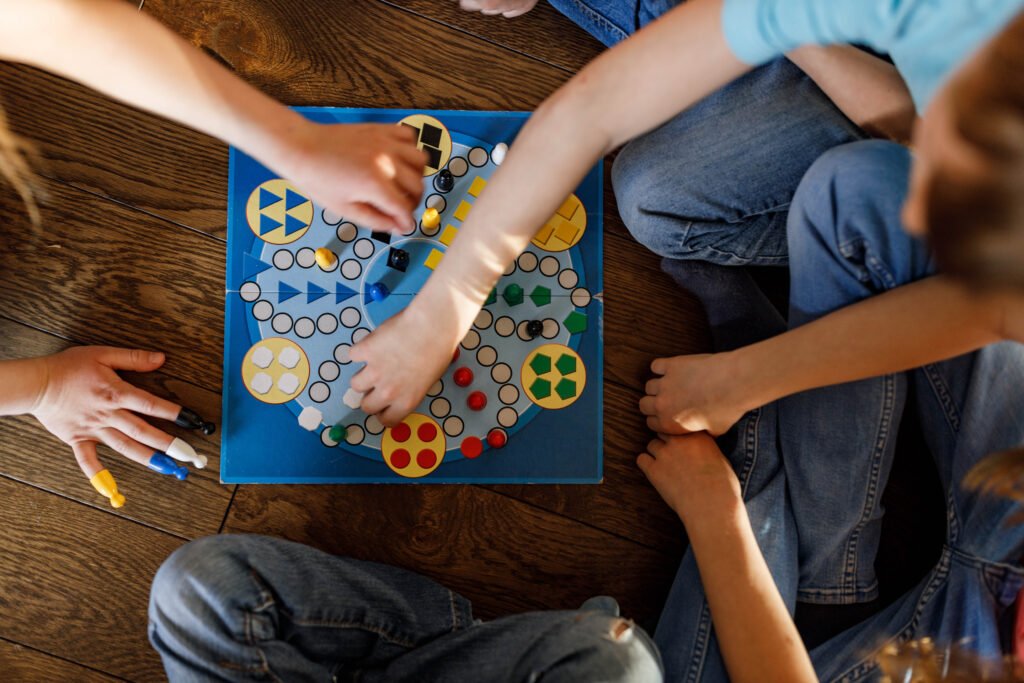 KÉPLEÍRÁS A NYELVVIZSGÁN - Board games/Társasjátékok (B1, B2, C1) 1