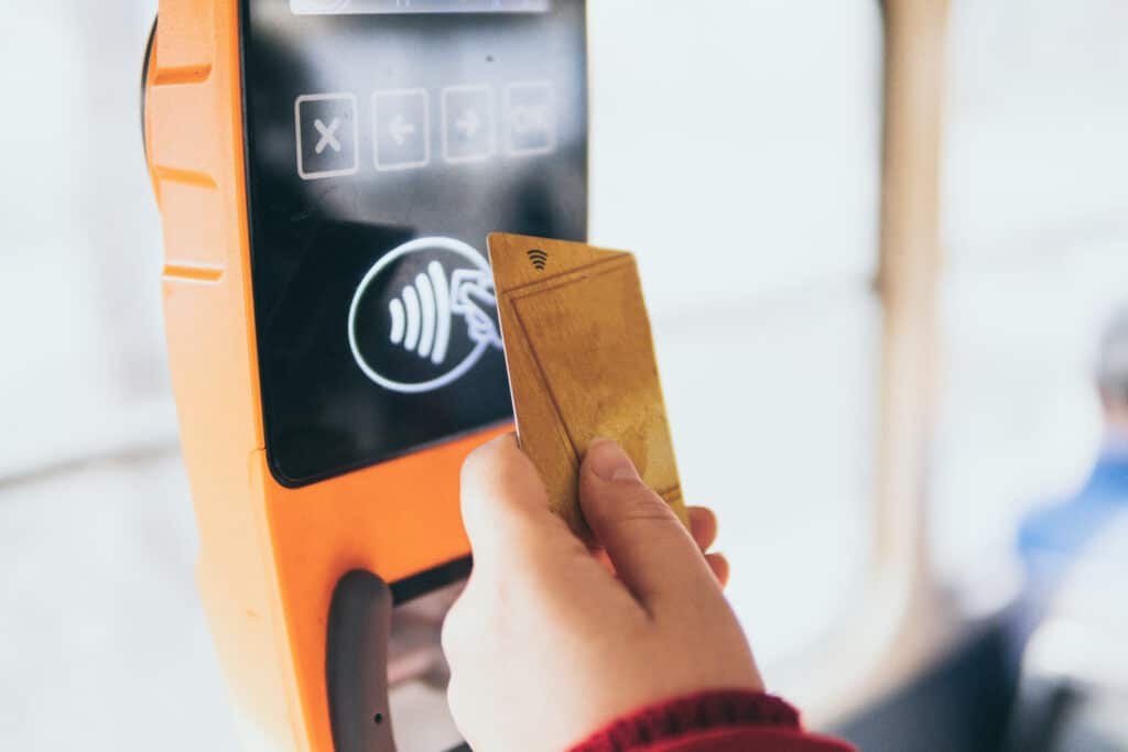 Buying public transport tickets - Jegyvásárlás tömegközlekedési eszközre 1 tömegközlekedés
