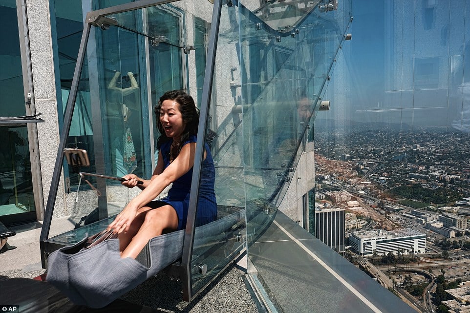 New slide in Los Angeles: You, some glass and 1,000 feet of nothing 1