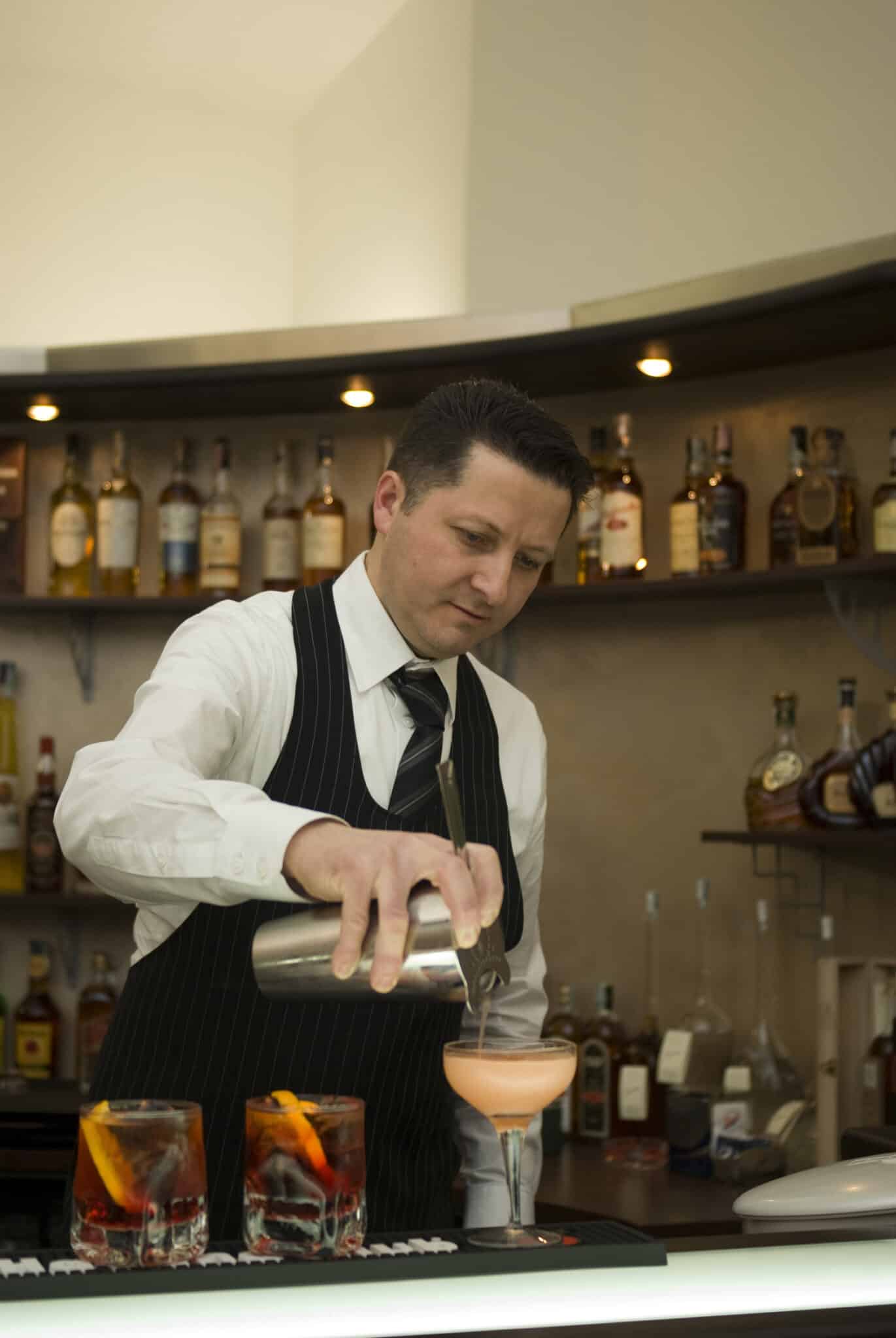 Working in a pub - Ordering drinks 1