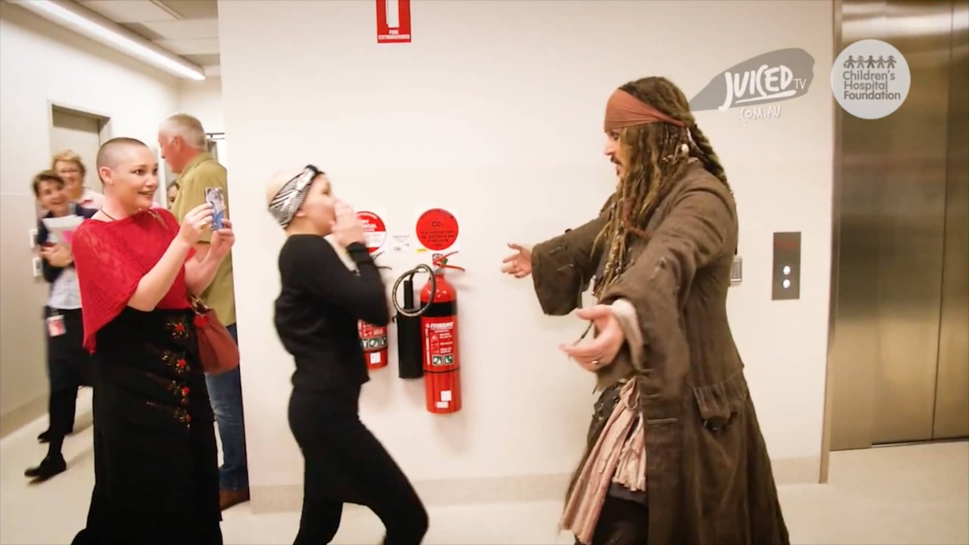 Depp Wows Hospital Kids In Jack Sparrow Visit 1