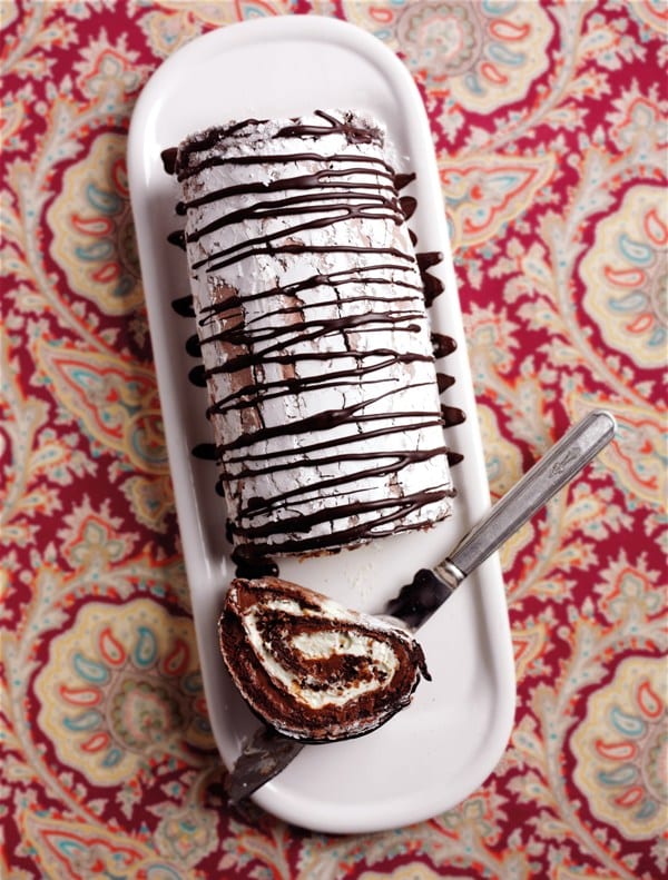Chocolate Praline Meringue Roulade - Csokis-habos finomság 1