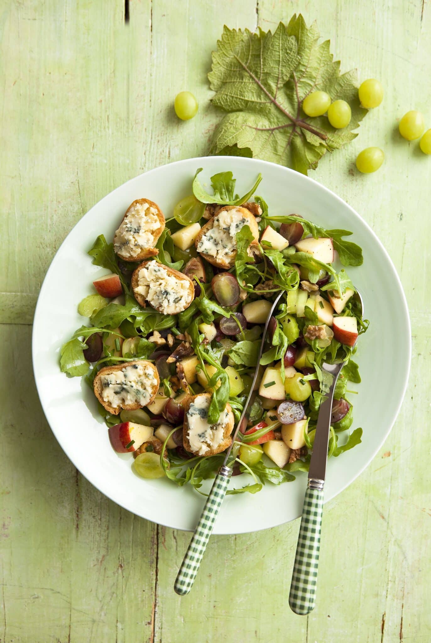 Grape, Stilton and Walnut Salad 1