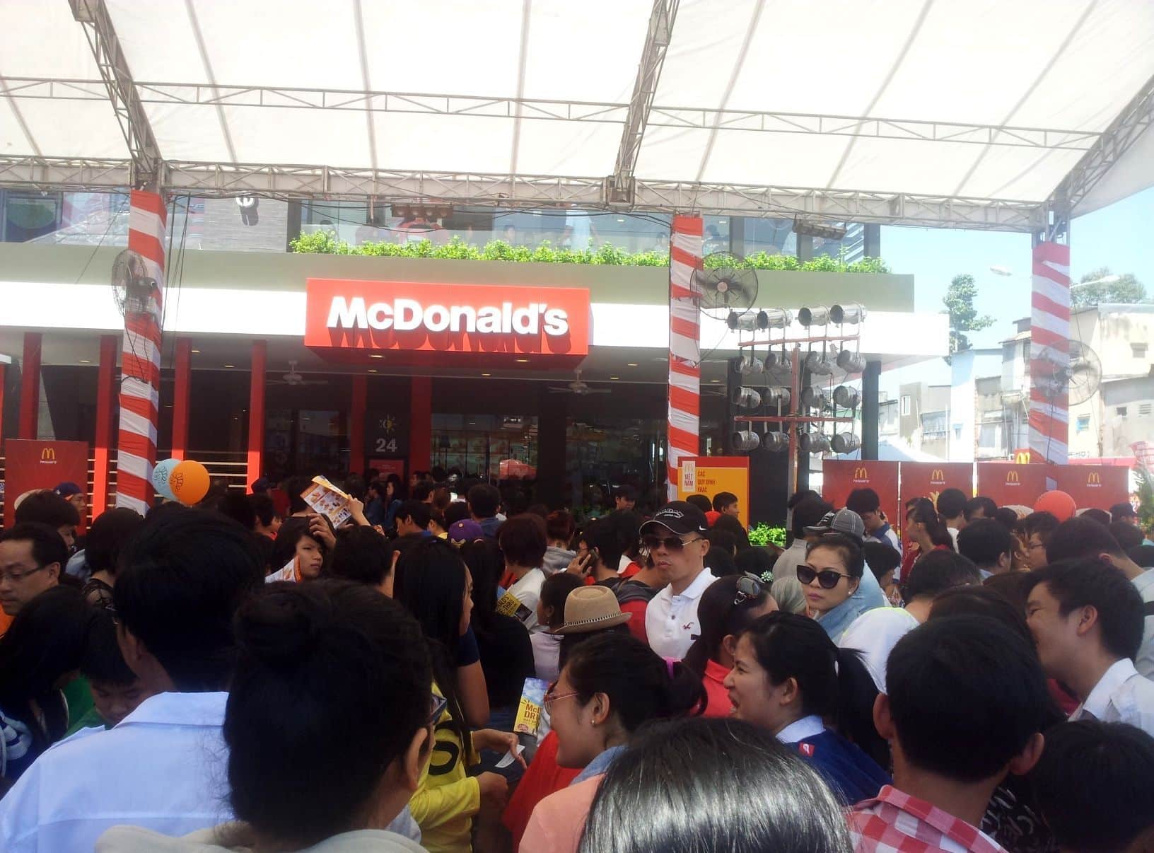 First McDonald’s Restaurant Opens in Vietnam 1