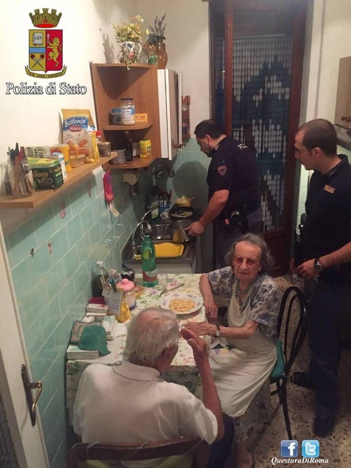 Police Cooked Lonely Elderly Couple Pasta After They Were Heard Crying 1