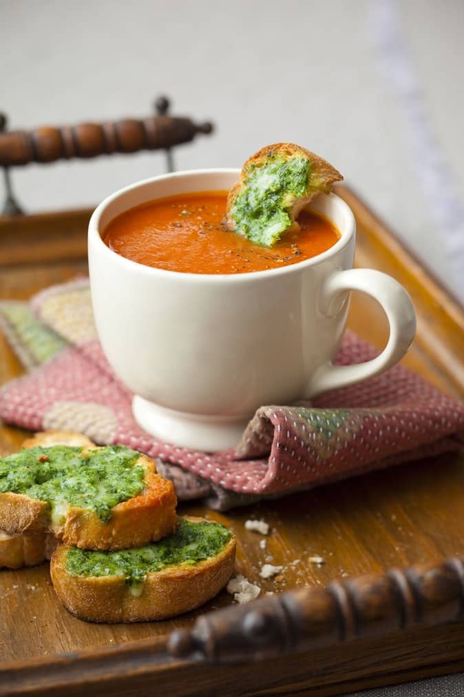 Paradicsom-paprika leves pestós krutonnal - RECEPT 1